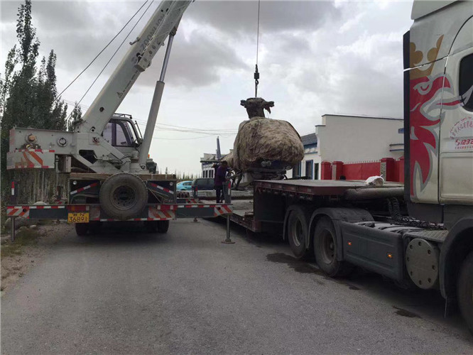 海港区狭窄场地（如小区、车间）适合用哪种吊车？