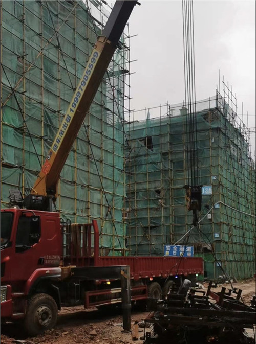 海港区“慢工细活”—— 吊车的 “微动控制” 技术